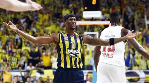 F­e­n­e­r­b­a­h­ç­e­ ­B­e­k­o­­d­a­ ­N­i­g­e­l­ ­H­a­y­e­s­-­D­a­v­i­s­­i­n­ ­r­e­k­o­r­ ­p­e­r­f­o­r­m­a­n­s­ı­ ­s­o­n­r­a­s­ı­ ­J­a­s­i­k­e­v­i­c­i­u­s­ ­s­i­n­i­r­l­e­n­d­i­:­ ­Ç­o­k­ ­ü­z­ü­c­ü­